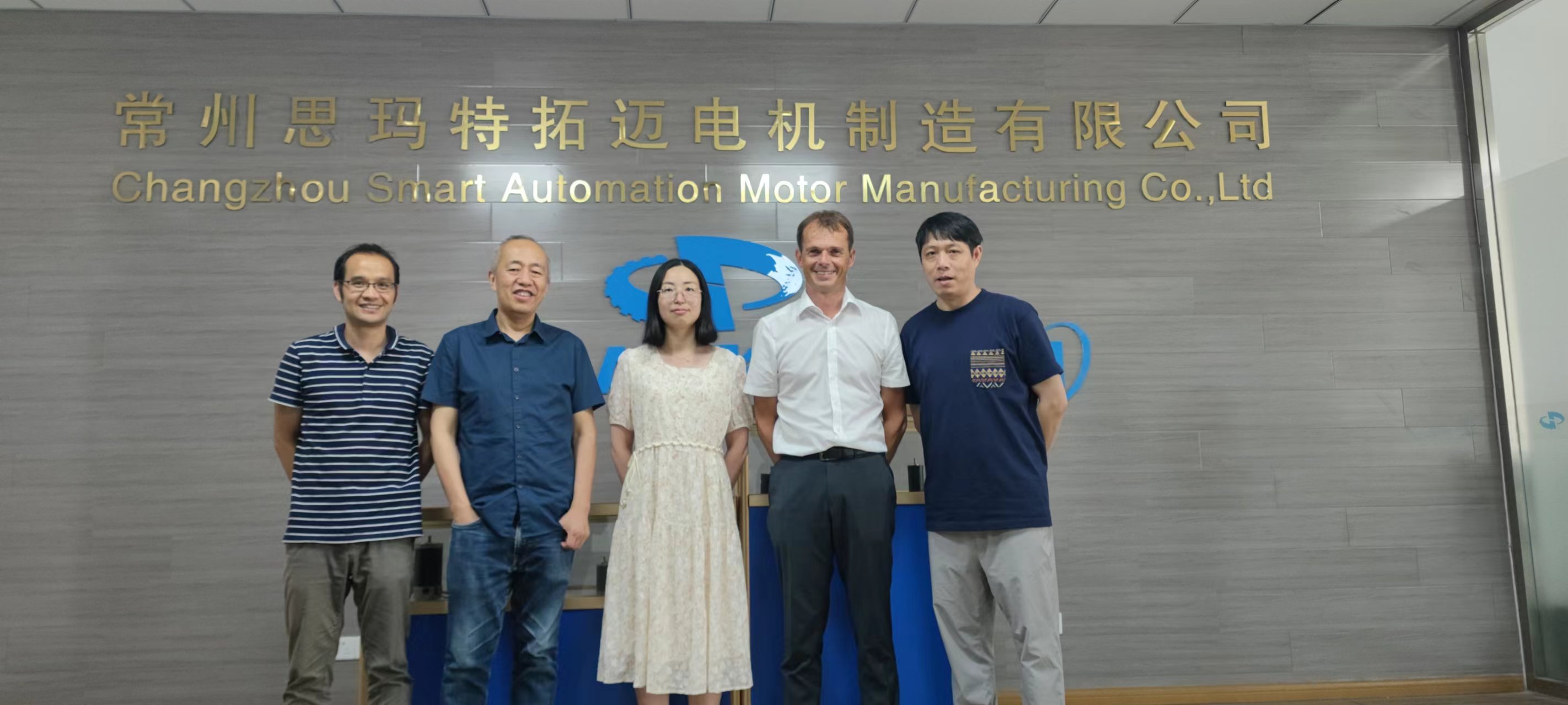 ecf4d1511345e32e8fbf161bcf370e8.jpg